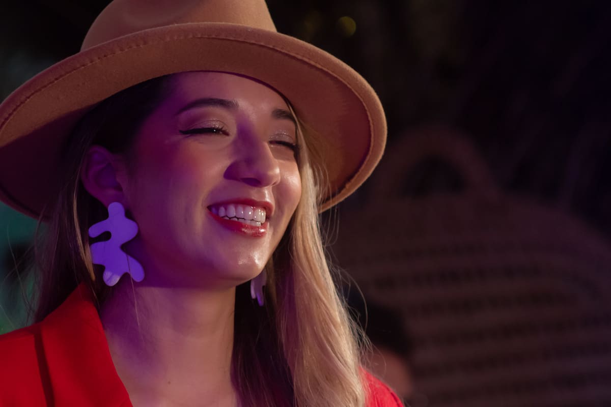 "Platónico", la nueva canción de LU Escobar que fusiona pasión y emoción en una experiencia musical